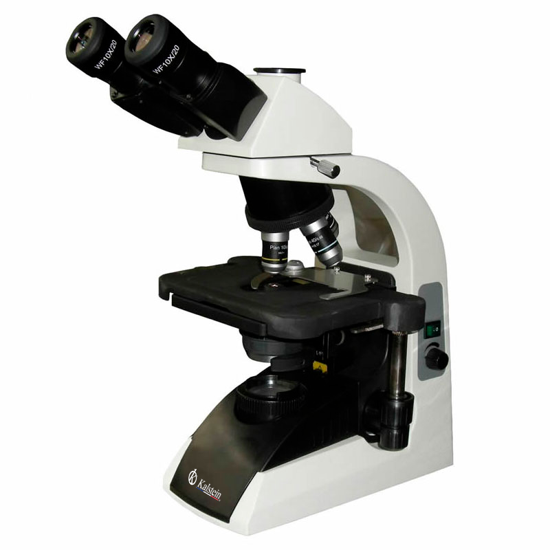 Existe-t-il une solution pour améliorer la précision des résultats obtenus par les microscopes optiques ?